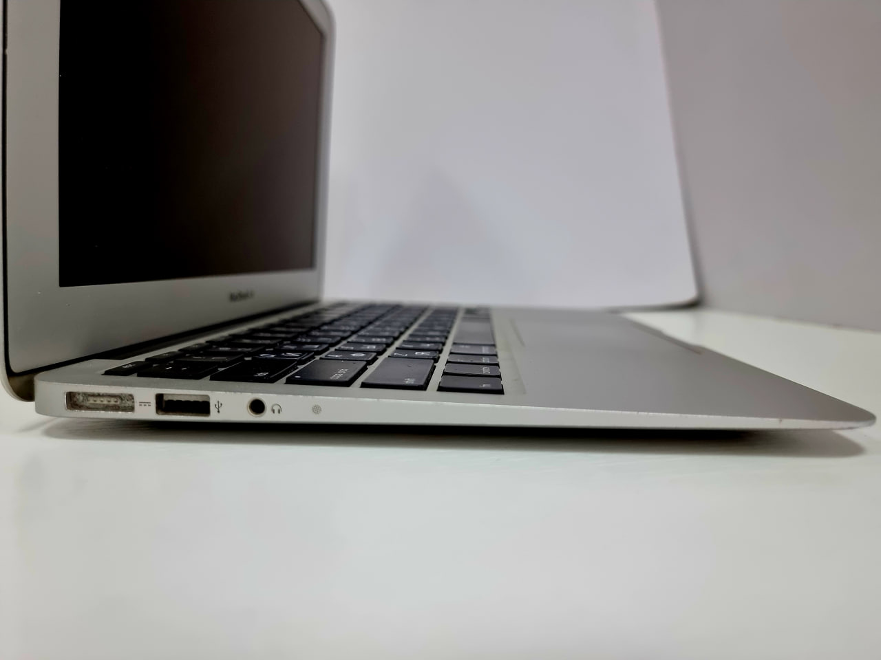 MacBook Air 11,6" 2014, Intel Core i5, 1,4ГГц, 8Гб, 128Гб SSD, Без коробки, Серебристый - Б/У